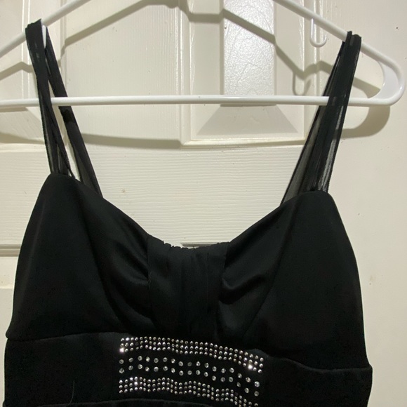 black dress - Picture 2 of 12